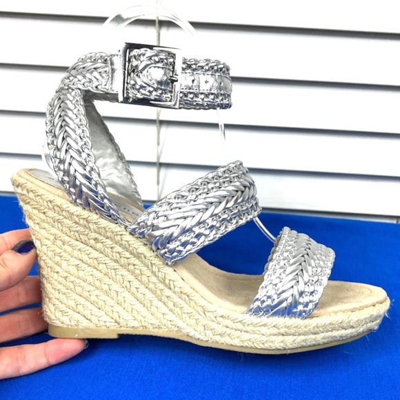 Apostrophe Shoes - 🚫SOLD! NWOT |•APOSTROPHE•| Metallic Silver Espadrille  'Audrey' Sandal